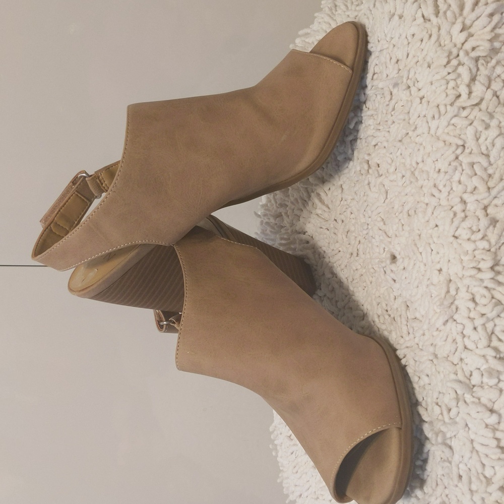 Naturalizer Tan Teagan Open Toe Heel Sandal 8.5